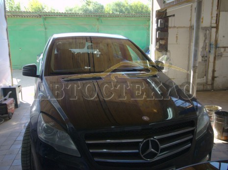 Замена лобового стекла Mercedes-Benz W251