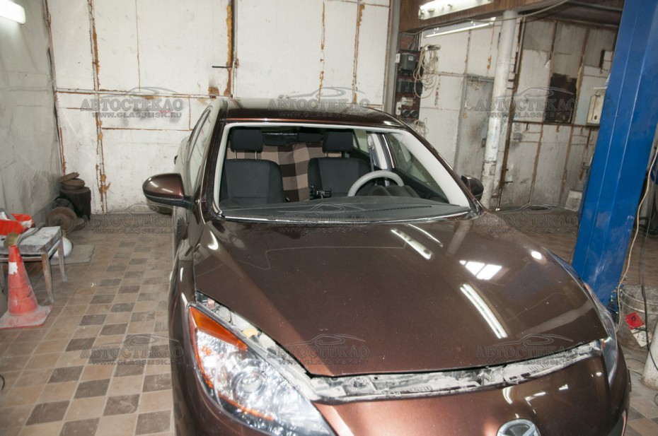 Лобовое стекло Мазда 3 (Mazda 3). Продажа. Замена