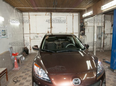 Лобовое стекло Мазда 3 (Mazda 3). Продажа. Замена