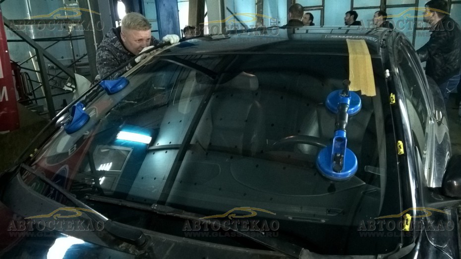 Замена лобового стекла Вольво S60 (Volvo S60)